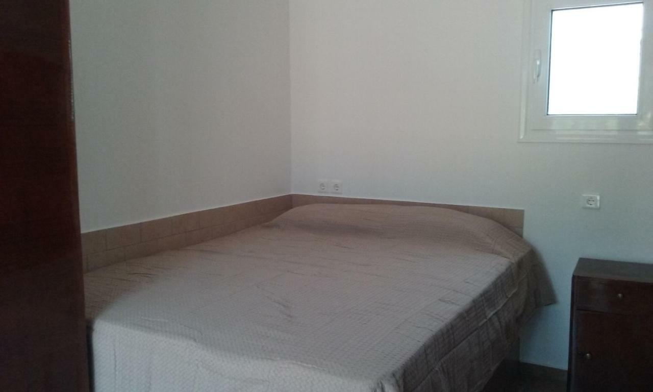 Studio With Tenis Court And Mini Basket Apartment Aigio Exterior photo